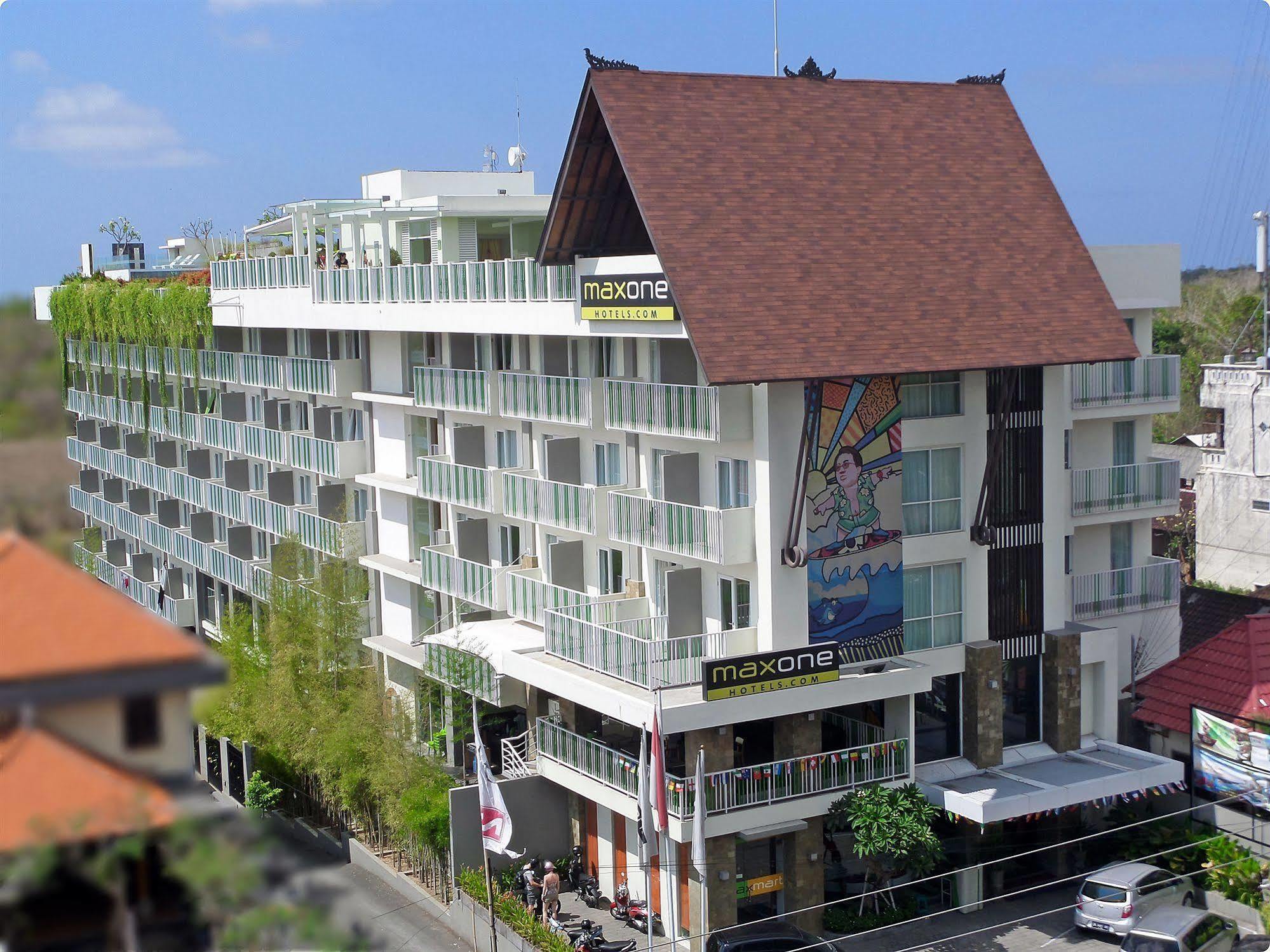 Maxonehotels At Bukit Jimbaran Exterior foto